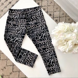 Onzie || black & white pattern legging || sz M/L